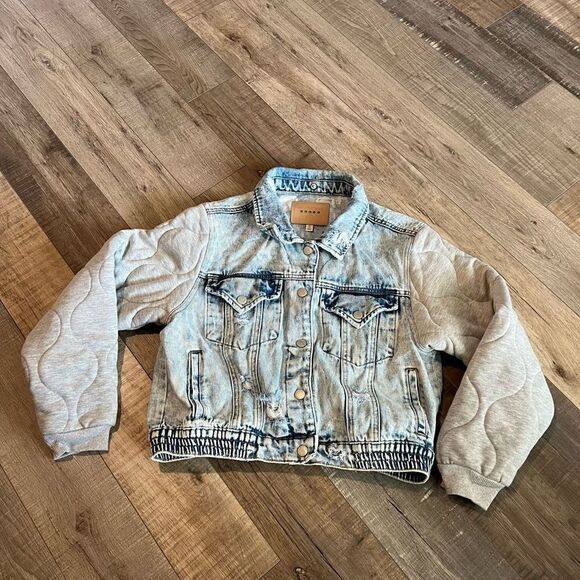 Blank NYC A Piece of Me Denim Hoodie
Jacket size s - Picture 1 of 8